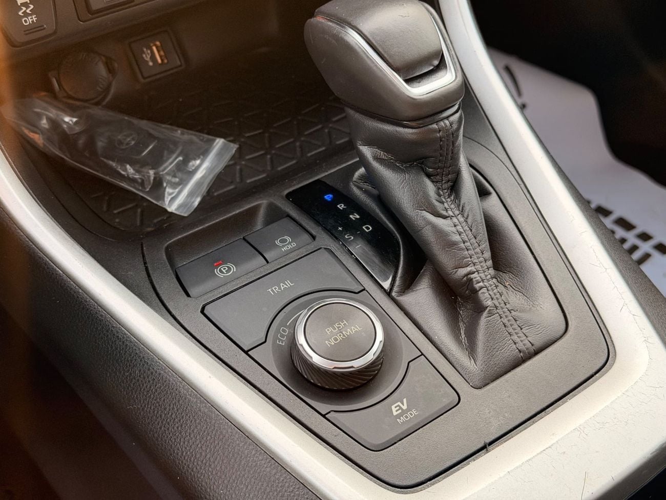 تويوتا راف ٤ LTD HEV تويوتا RAV4 ليميتد هايبرد 2023، دفع رباعي، كاميرا 360 درجة، كاملة المواصفات، مستوردة من الولايات الم