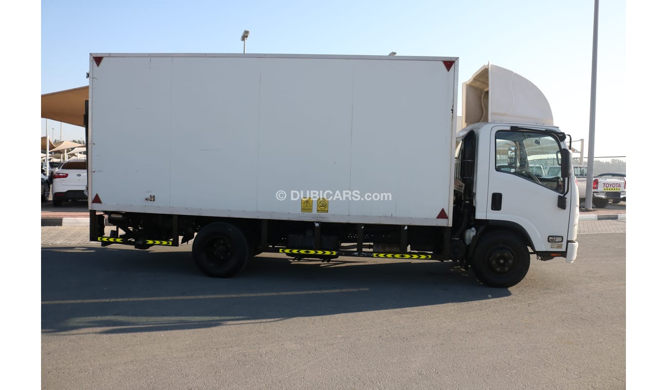 إيسوزو NPR BOX WITH TAIL LIFT 2015 PICKUP WITH GCC SPEC
