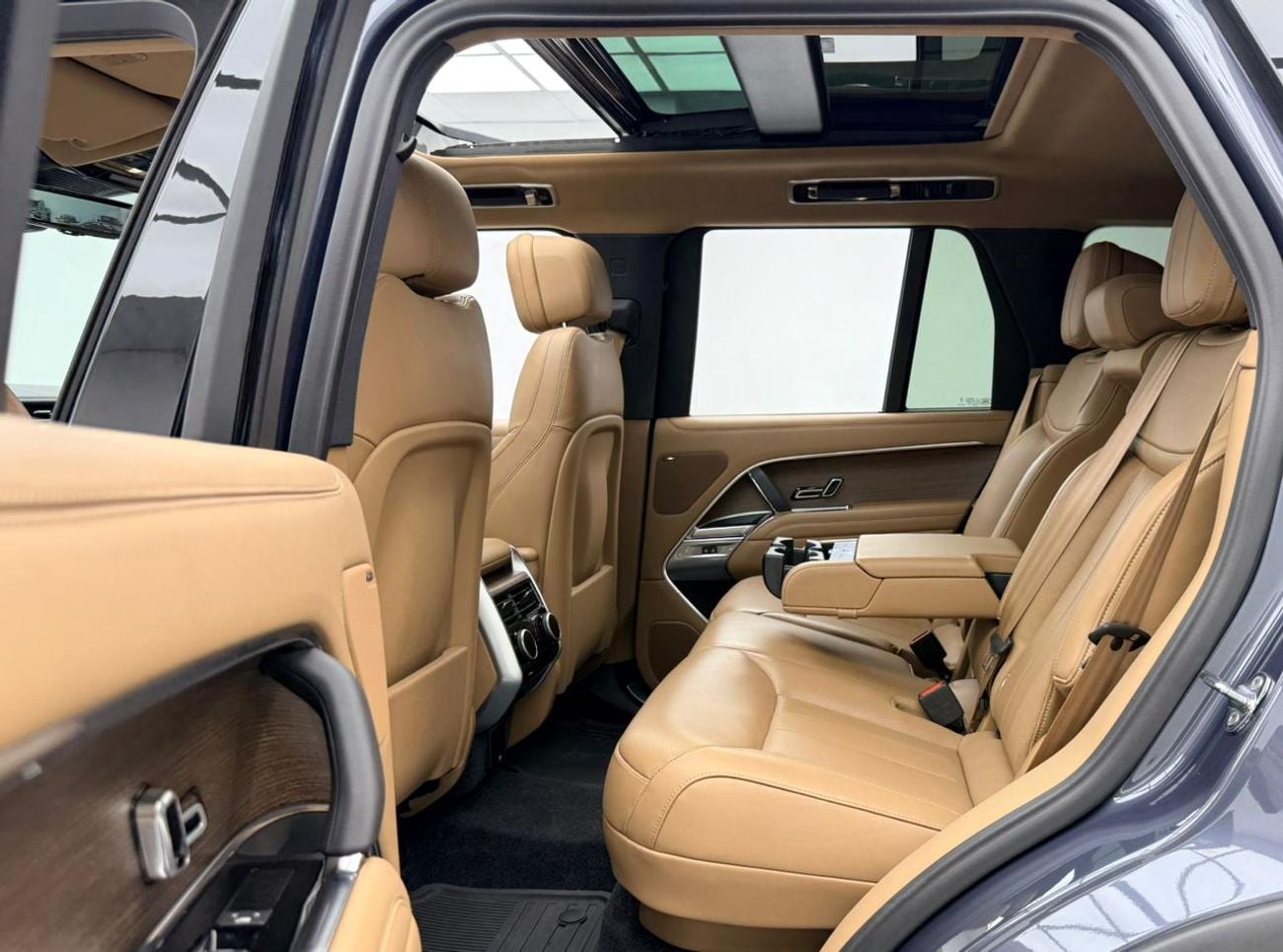 لاند روفر رينج روفر 2025 Range Rover SE P360, 2030 RR Warranty + Service Pack, Full RR Service History, Very Low Km, GCC