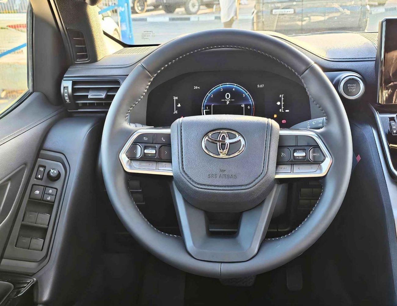 تويوتا لاند كروزر GXR BASIC / 4.0L PETROL V6 / SUNROOF / LEATHER WITH DRIVER POWER SEAT (CODE # GXR4B)
