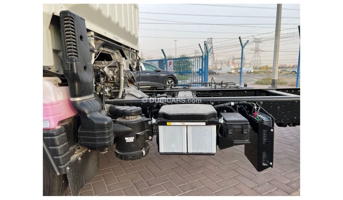 Mitsubishi Fuso Canter Fuso 14-ft Long Chassis 4.2L without Turbo