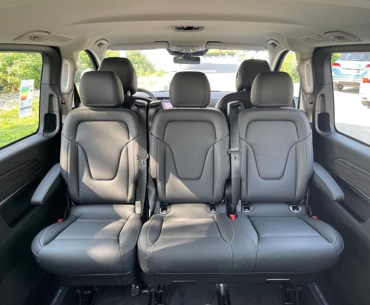 Mercedes-Benz V 300 Avantgarde 5 years Warranty 2025 GCC