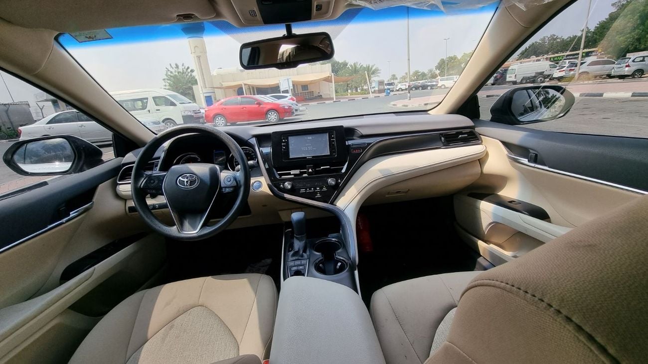 Toyota Camry LE Hybrid 2.5L