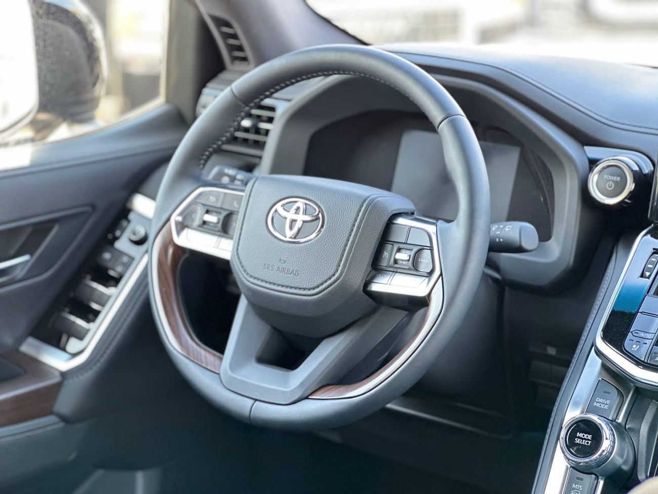 Toyota Land Cruiser GXR 3.5L HEV A/T // 2026 // High Option with Power & Cooling & Leather Seats , Wireless Charge // Sp