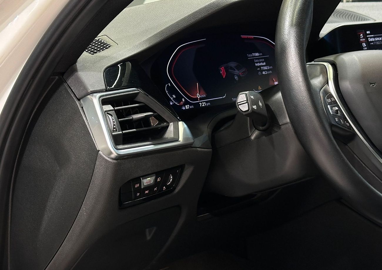 بي أم دبليو 330i Std 2.0L