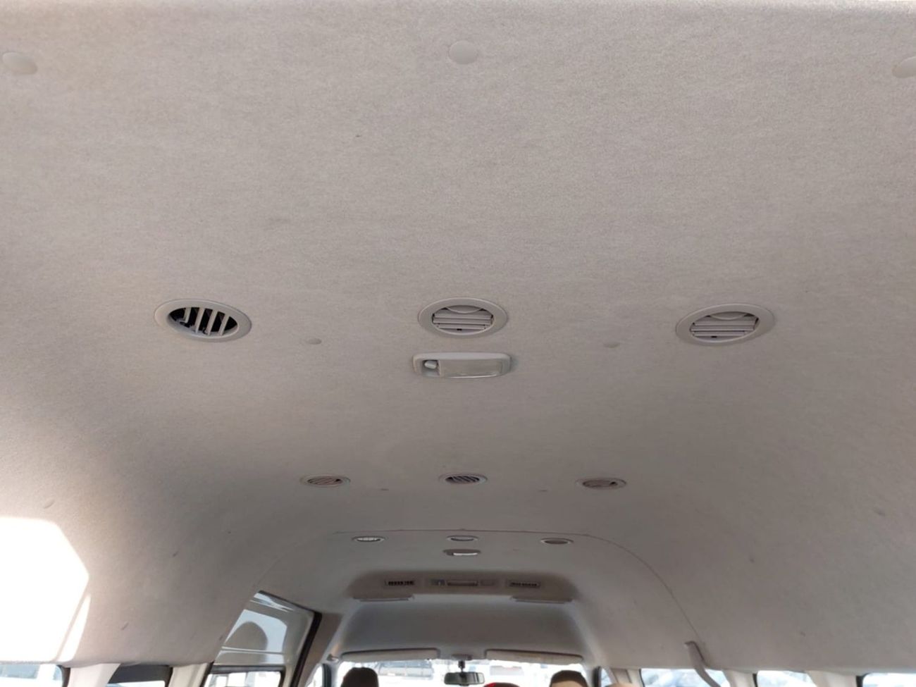 تويوتا هاياس TOYOTA HIACE COMMUTER VAN RHD 2019 MODEL 3.0 L DIESEL AUTOMATIC(PM38974)