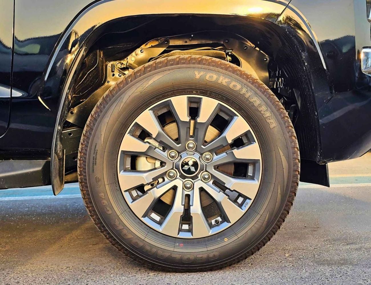 Mitsubishi L200 SPORTERO (NON GCC) SPORTERO || 2.4L DIESEL V4 A/T | PUSH START | LEATHER WITH DRIVER PWR SEAT | REAR CAMERA (CODE # SPT