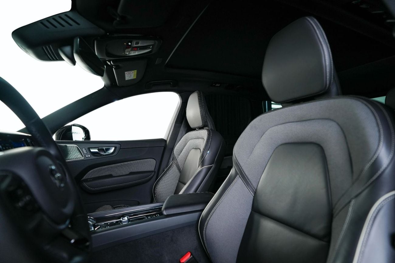 فولفو XC 60 ULTIMATE DARK عقد ضمان وخدمة من شركة الفطيم في دول مجلس التعاون الخليجي - بحالة ممتازة