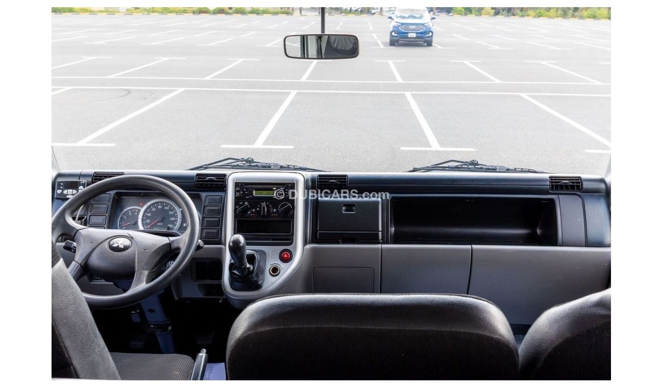 ميتسوبيشي فوسو كانتير 2017 Dual Cabin with Carrier Chiller - Tail lift DSL M/T - Low Mileage - GCC Specs