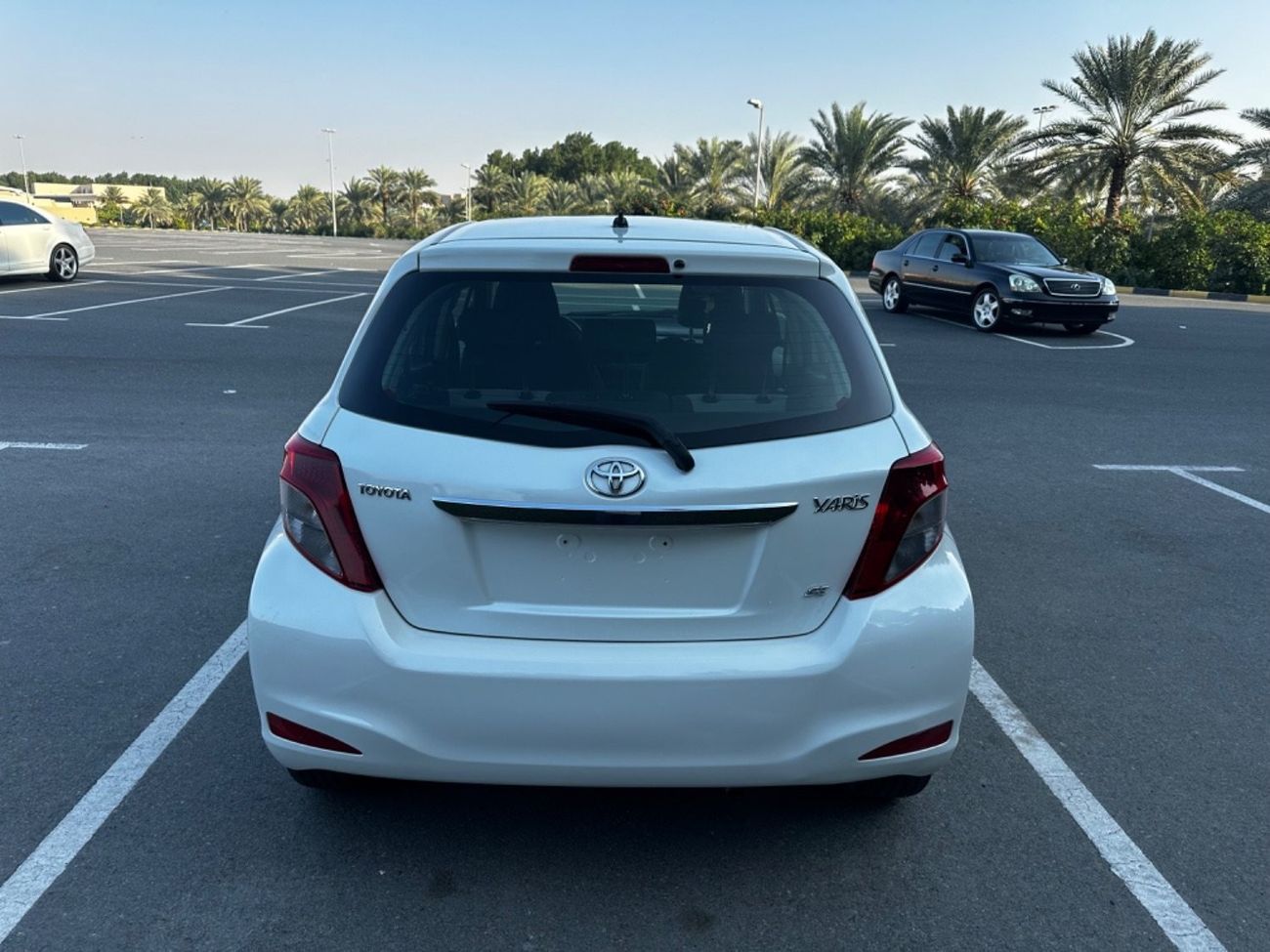 تويوتا يارس موديل 2014 خليجي حاله ممتازه جداا من الداخل والخارج
