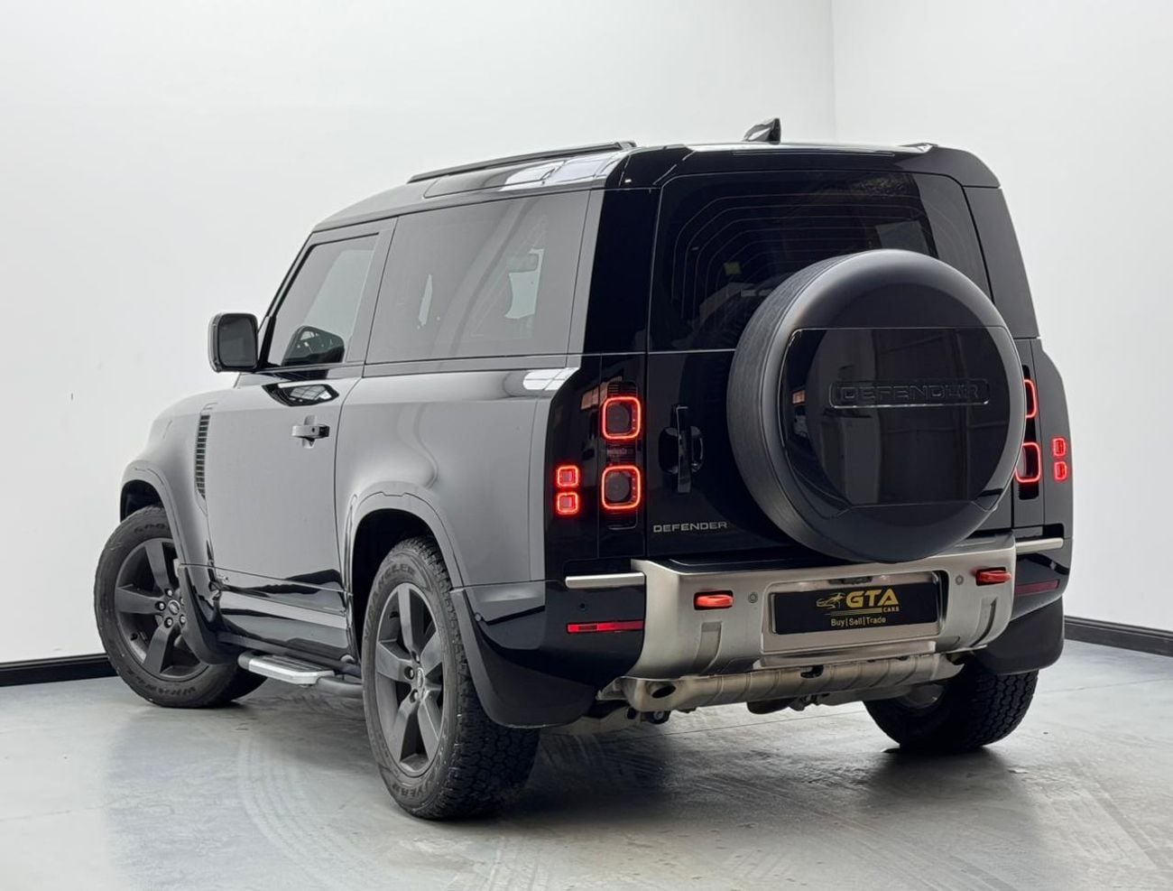 Land Rover Defender 2022 Land Rover Defender 90 X P400, 2027 Land Rover Warranty, Land Rover Service History, GCC