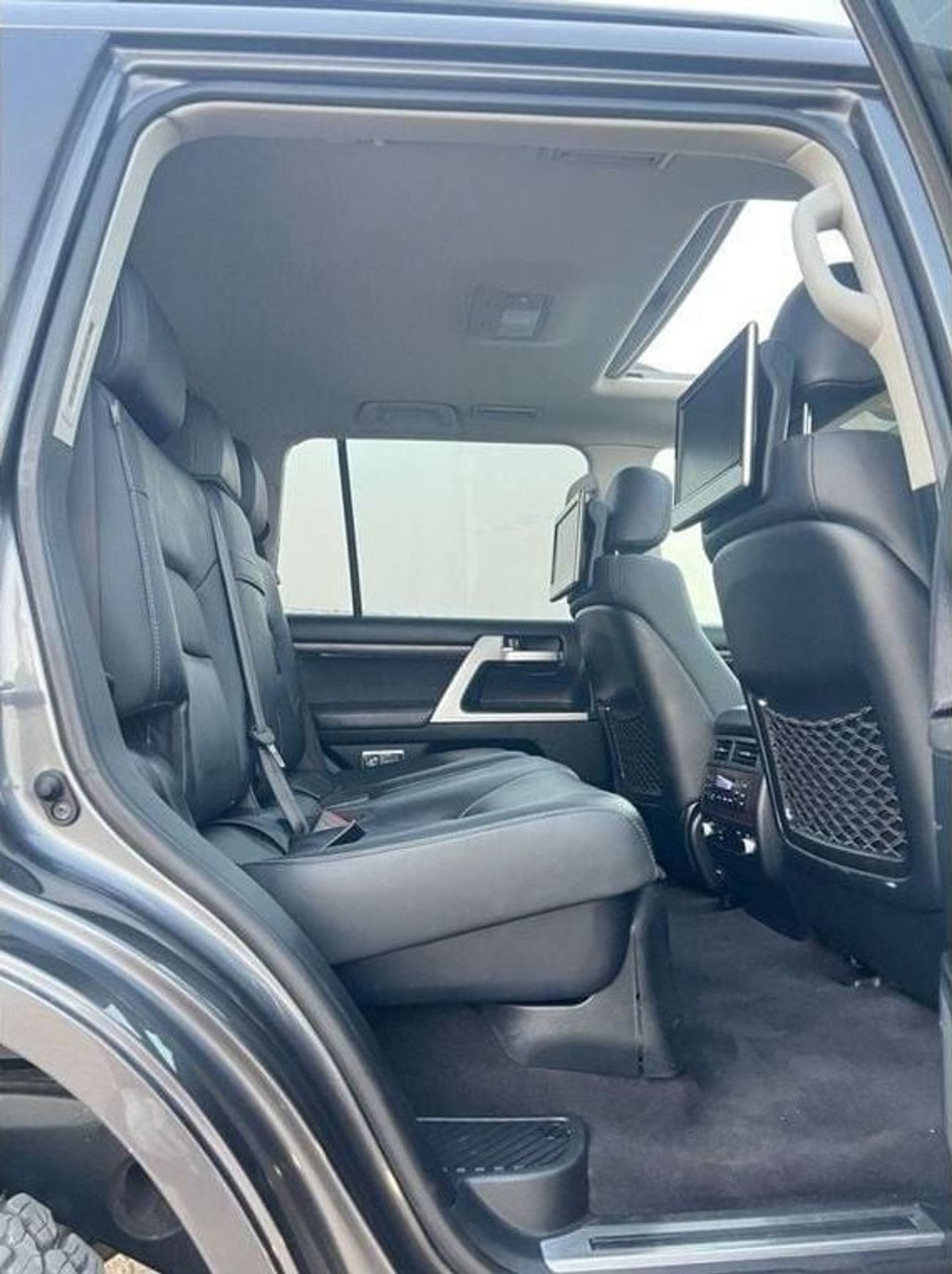 Toyota Land Cruiser diesel 4.5 liter right hand automatic sunroof cool box leather seats