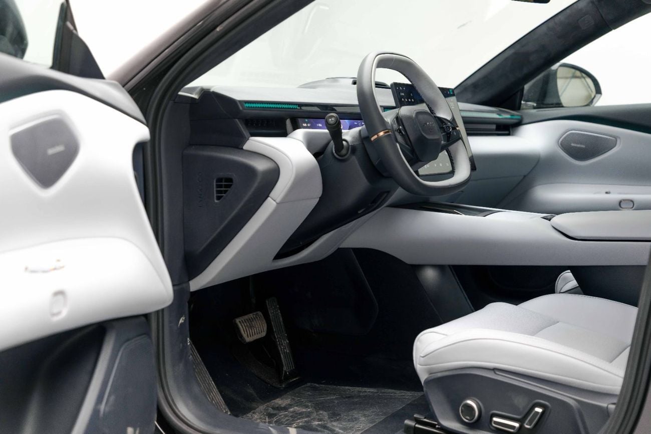 لينك أند كو Z10 Max 21" Alloy Wheels - Black Inside White