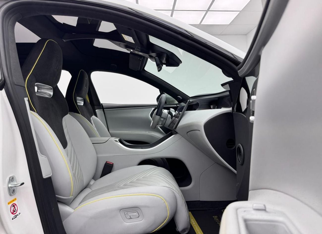 Avatr 11 Performance AWD 2025 Avatr 11 Performance, 2030 Avatr Warranty. 2028 Avatr Service Pack, Low Km, GCC