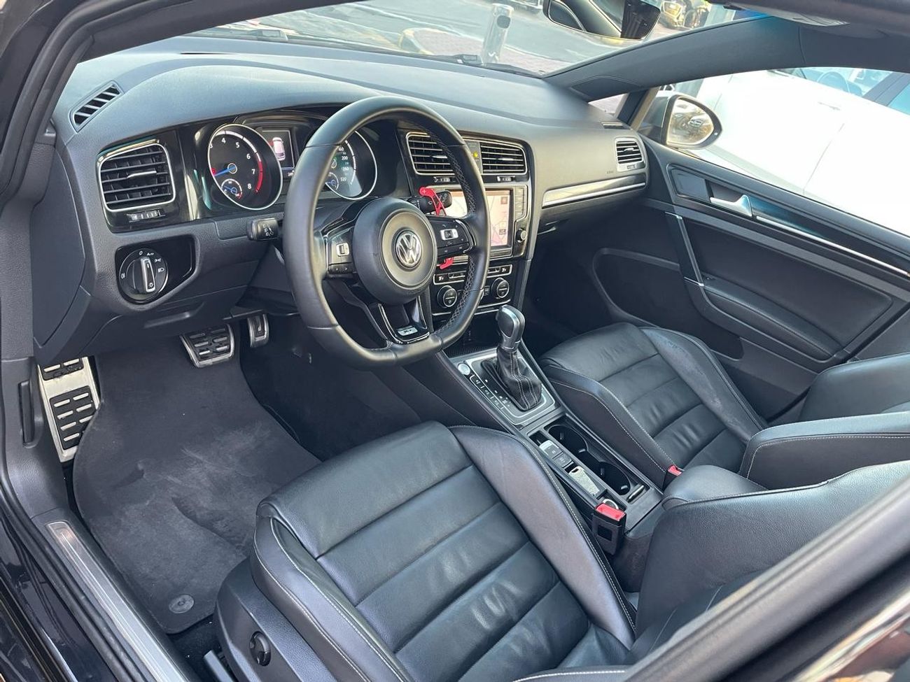 Volkswagen Golf Mercedes E300 AMG_GCC_2015_Excellent Condition _Full option