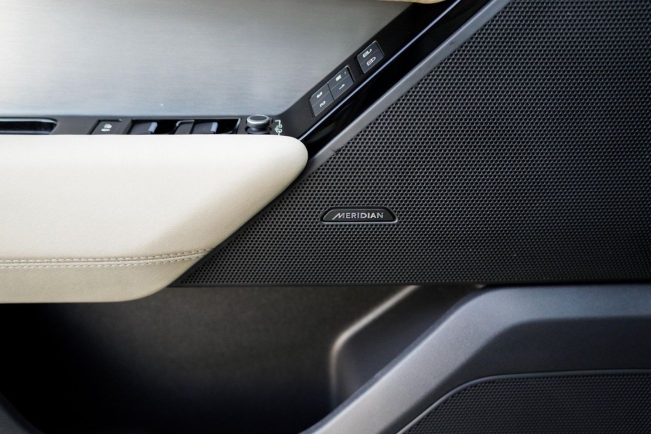 لاند روفر رينج روفر فيلار P250 R-Dynamic SE 2.0L