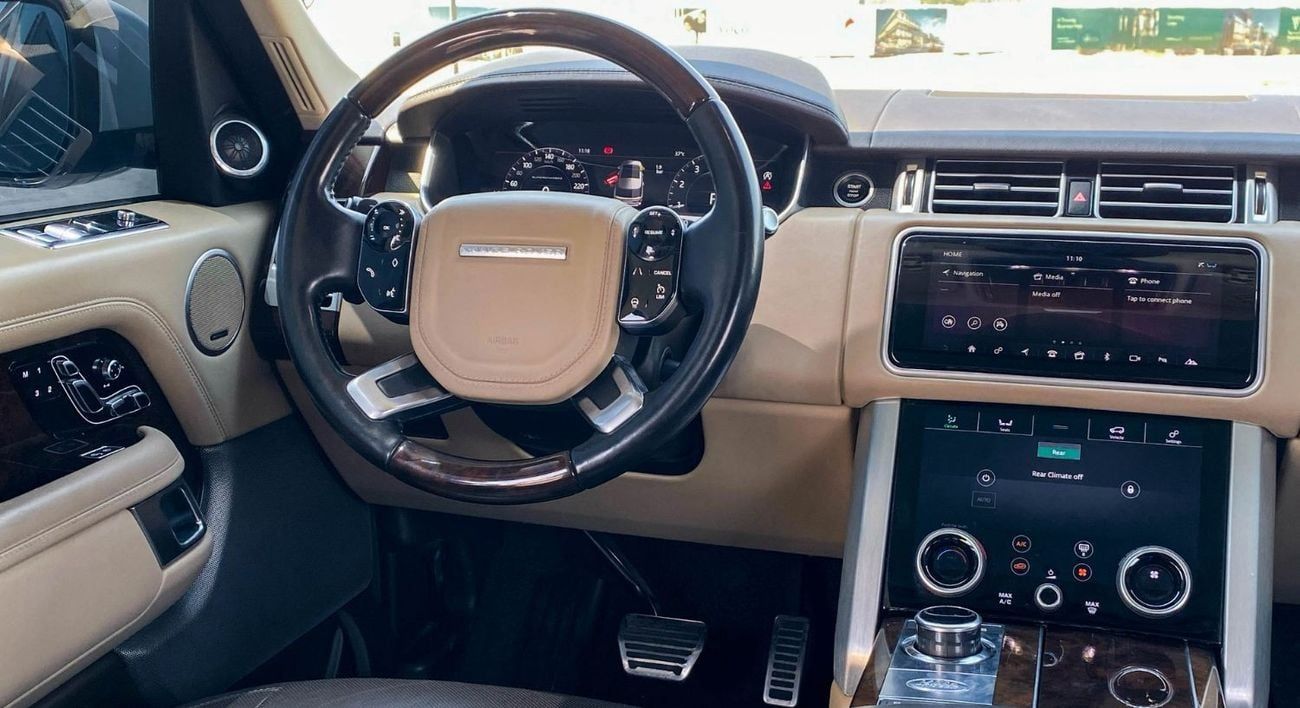 Land Rover Range Rover Vogue SE 5.0L Range Rover GCC 2018, 5.0L 8V, Vogue SE Supercharged , Original Paint, Accident-Free 4