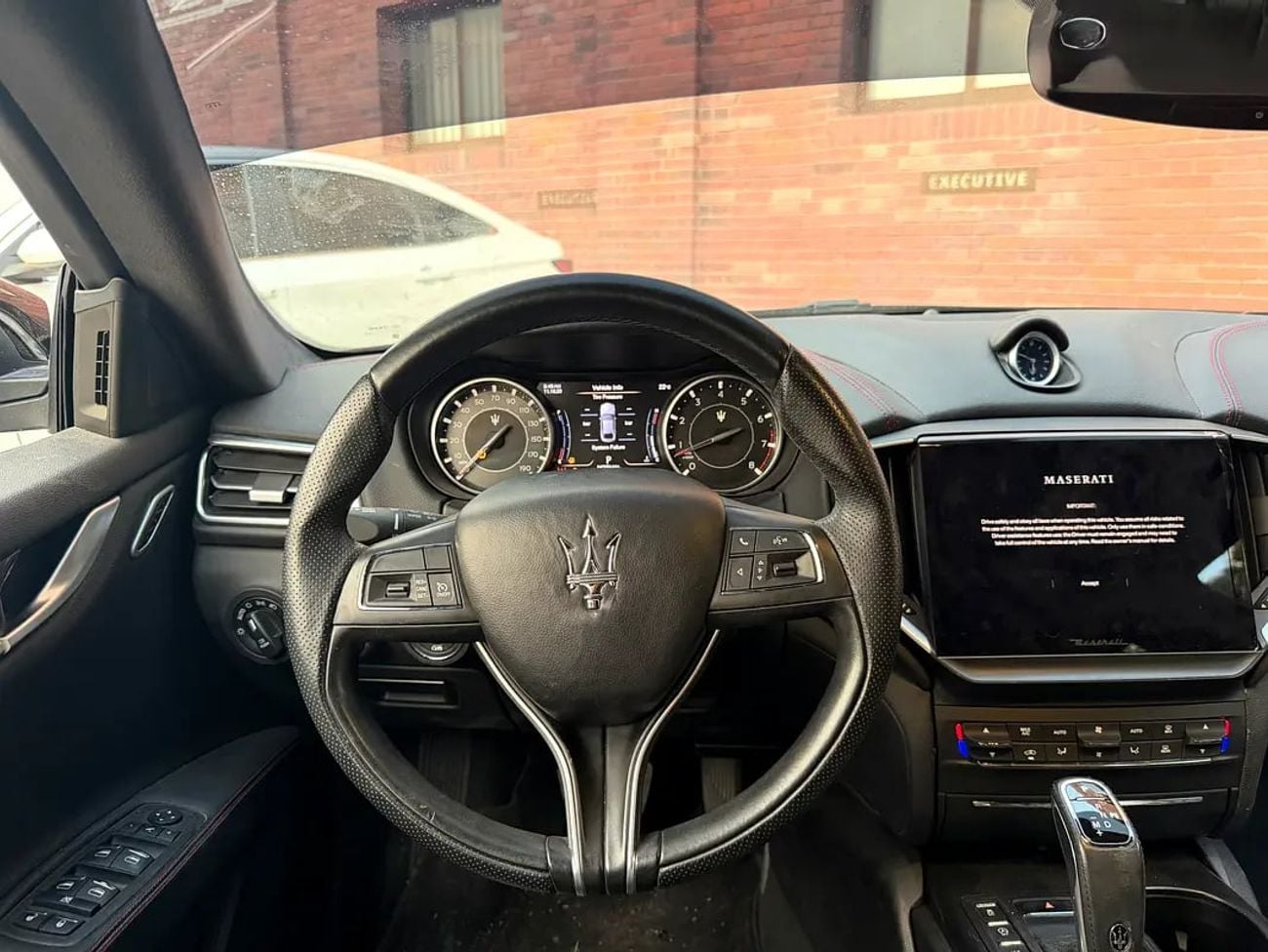 مازيراتي جيبلي GranLusso 3.0L