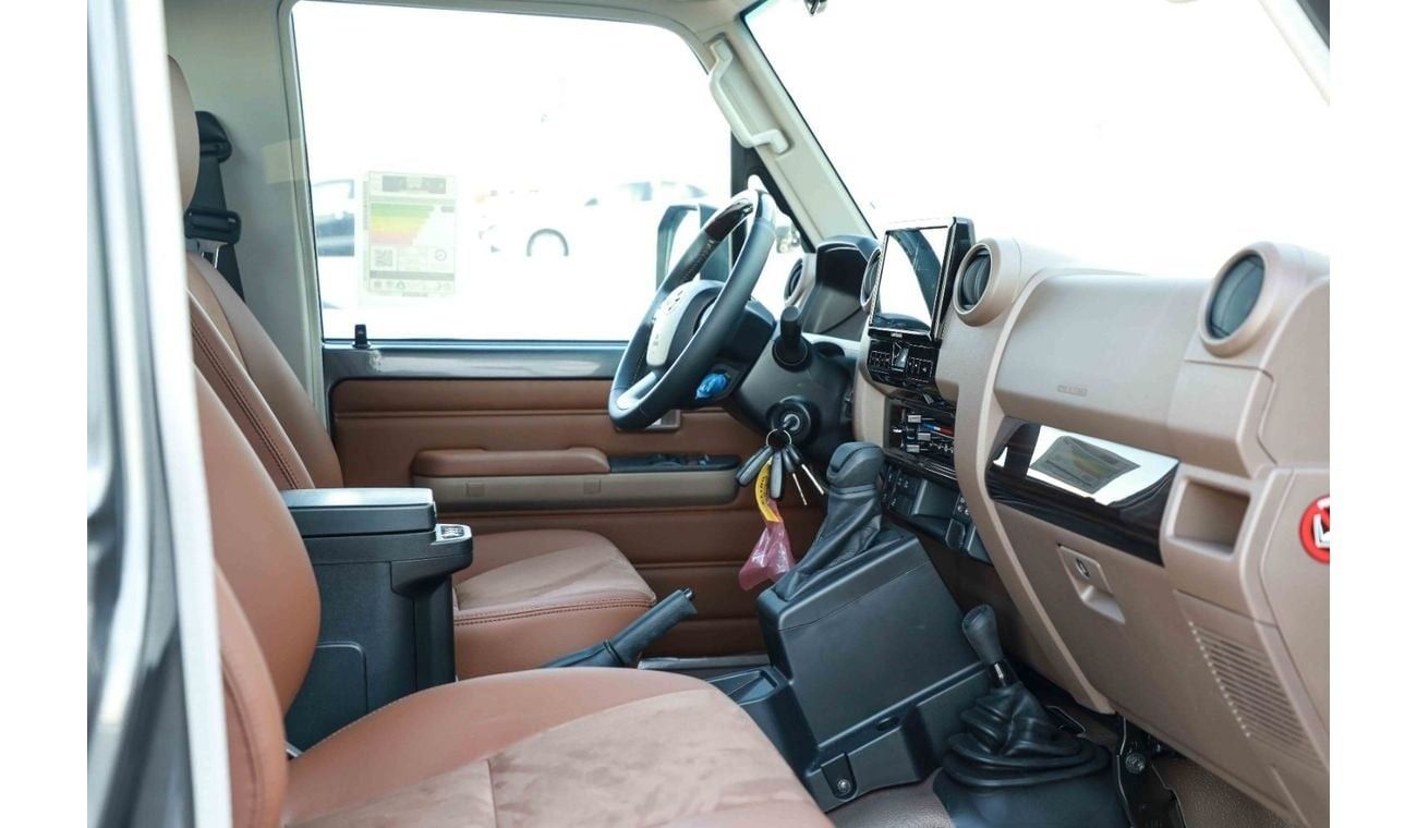 تويوتا لاند كروزر 70 2024 TOYOTA LC79 LX Z SINGLE CAB 2.8 - BEIGE inside TAN | Export Only