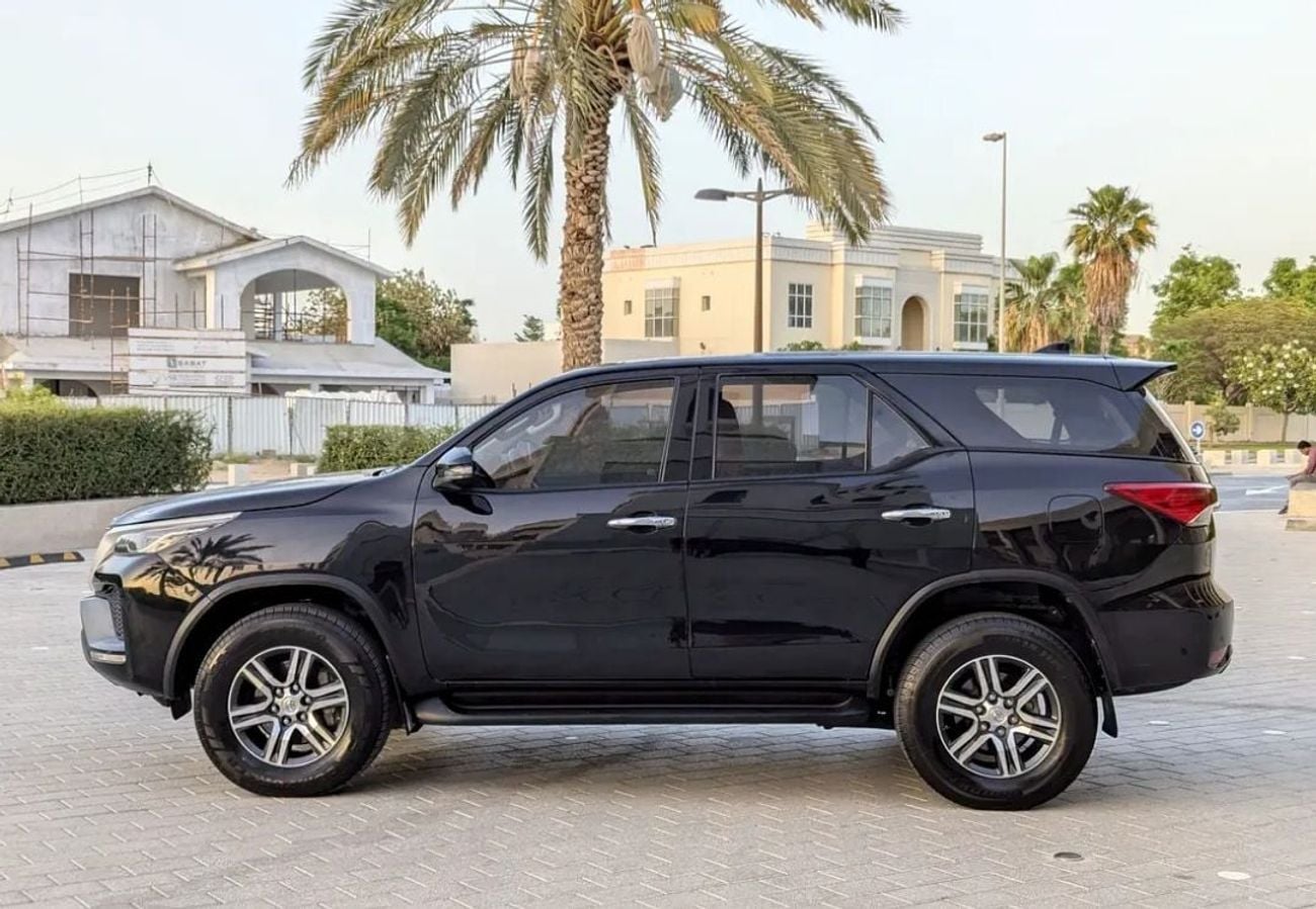 Toyota Fortuner Toyota Fortuner 2023model 2.4 v4 Diesel Engine Colour Black Key start Transmission Automatic Interio