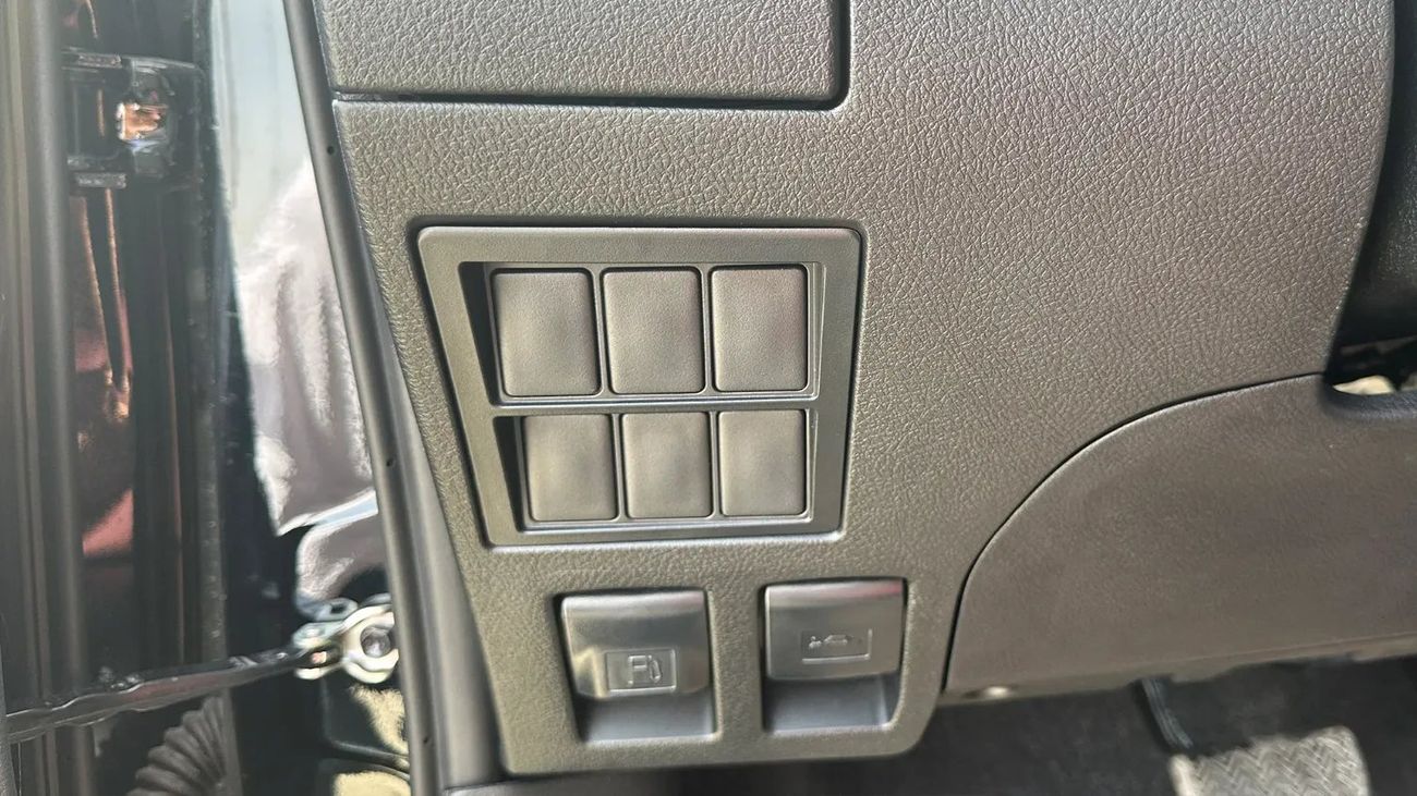 Toyota Hilux Petrol DC 4WD 2.7L LS6 HIGH AT