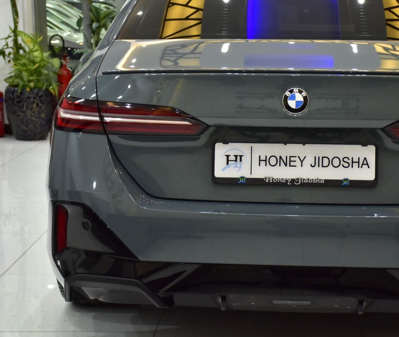 بي أم دبليو 520i EXCELLENT DEAL for our BMW 520i M-Kit ( 2024 Model ) in Grey Color GCC Specs