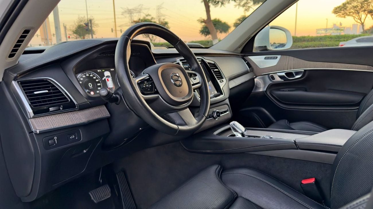 فولفو XC 90 MOMENTUM