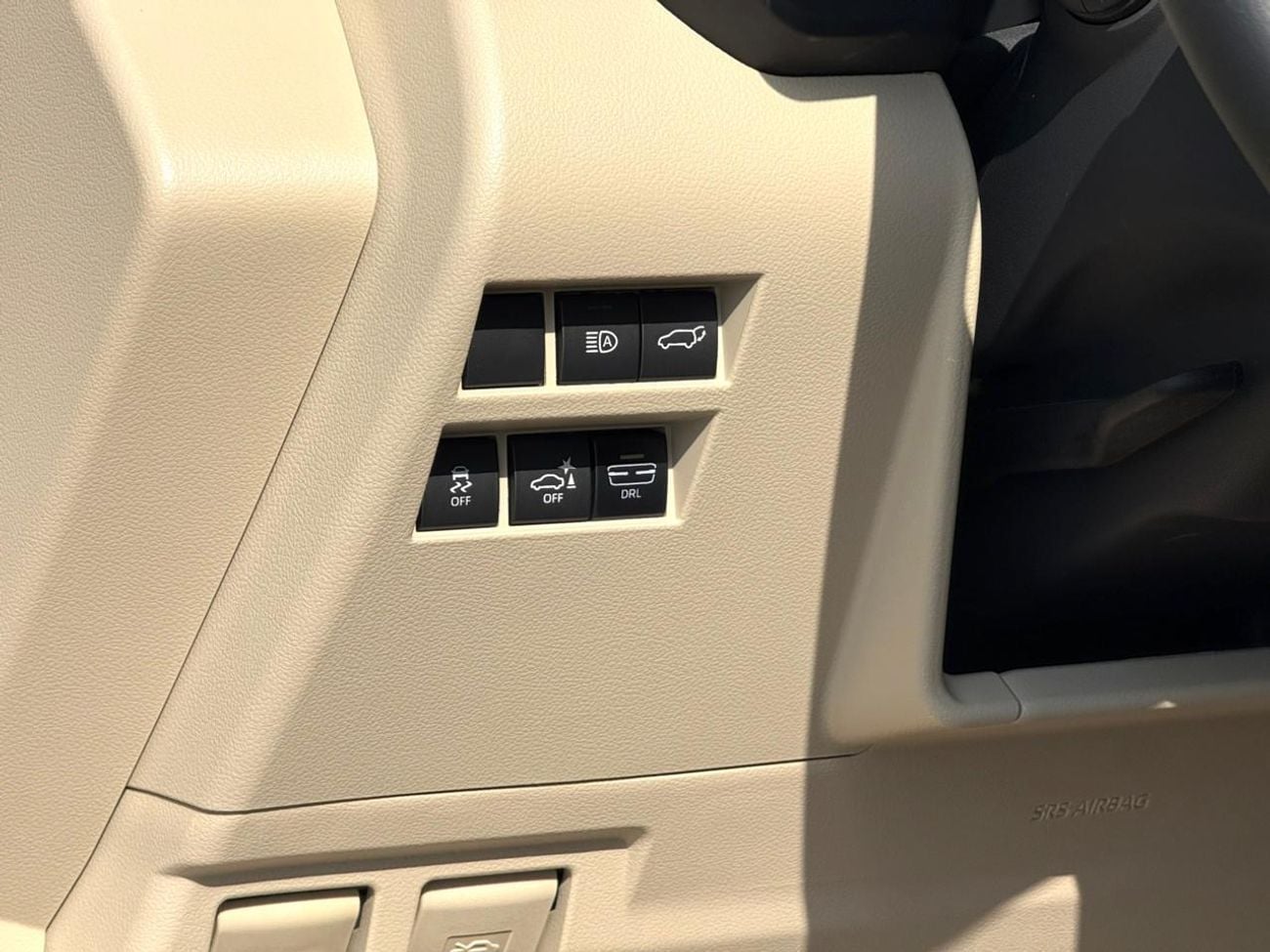Toyota Land Cruiser VXR 4.0L V6 White 2026 GCC Omani