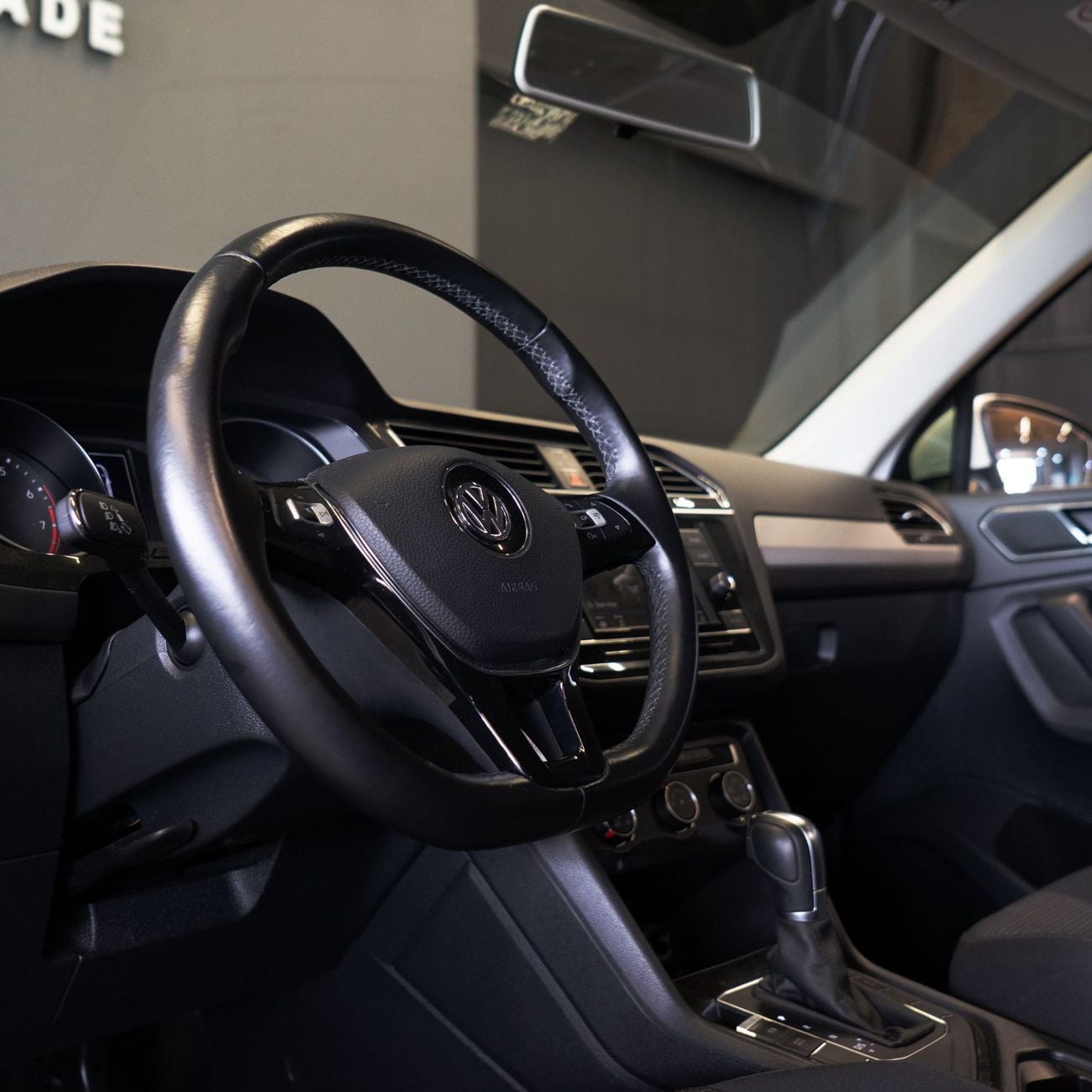 Volkswagen Tiguan SE 1.4L AED 1,118 pm • 0% Downpayment • Volkswagen Tiguan SE • 1 Year Warranty