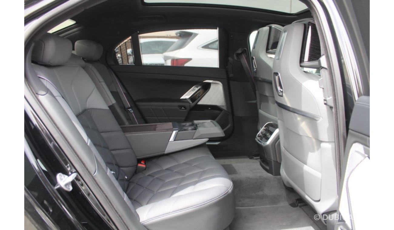 بي أم دبليو i7 BMW I7 M60 FULL ELECTRIC 2023 MODEL 520 RANGE