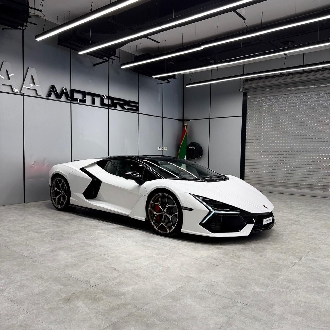 لامبورغيني ريفويلتو STD 6.5L V12 Hybrid