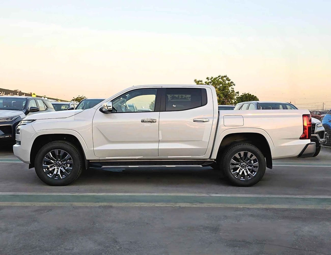 Mitsubishi L200 SPORTERO | 2.4L DSL | A/T | FULL OPTION | 4WD | CODE # SPORTERO |