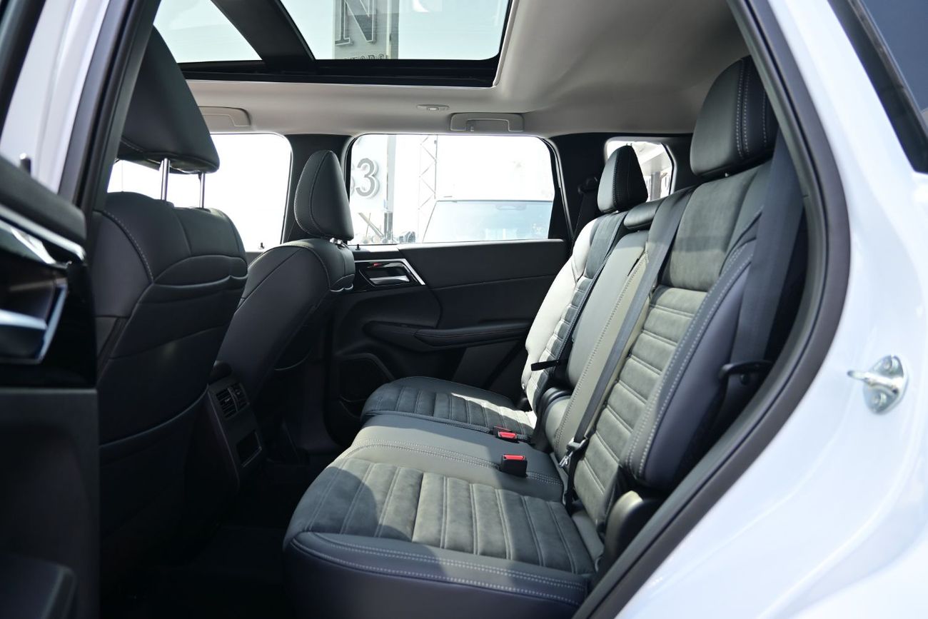 Mitsubishi Outlander Mitsubishi Outlander Hi-Line Plus 2.5L Petrol 4WD, Model 2025, Color White