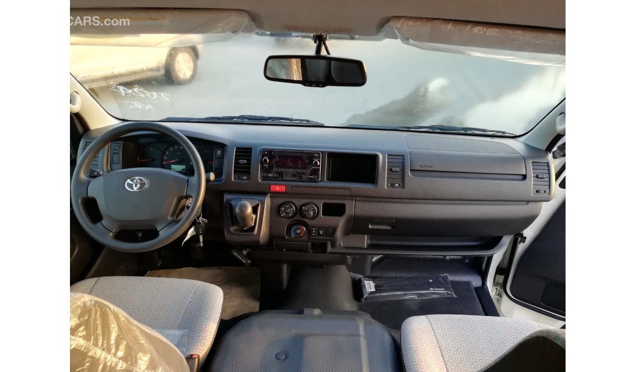 Toyota Hiace GL High Roof 2.5L Diesel (13 Seats)