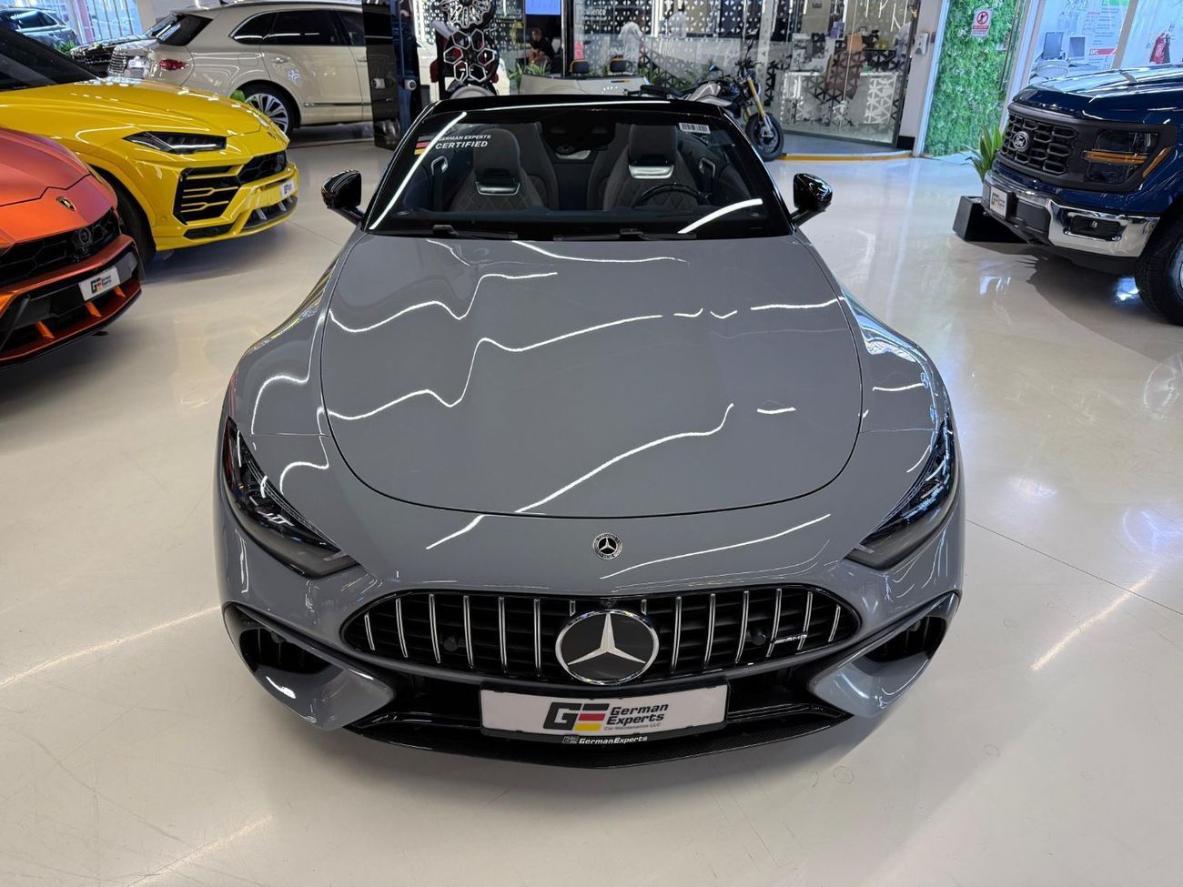 مرسيدس بنز SL 63 AMG 2023 SL63 AMG -Full Service History available - Mint Condition -Carbon Interior and Exterior