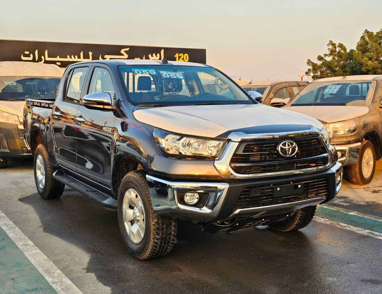 Toyota Hilux WIDE BODY / 2.4L DIESEL M/T 4WD/ LARGE DVD, 3 ABG, FR+RR CHROME BUMPERS, COOL BOX / CODE # HDMH