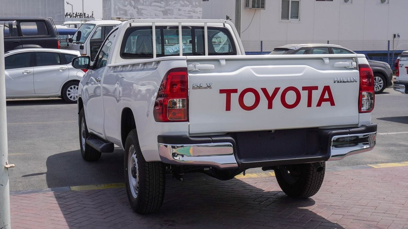 تويوتا هيلوكس GLX 2.4L DIESEL 4WD M/T