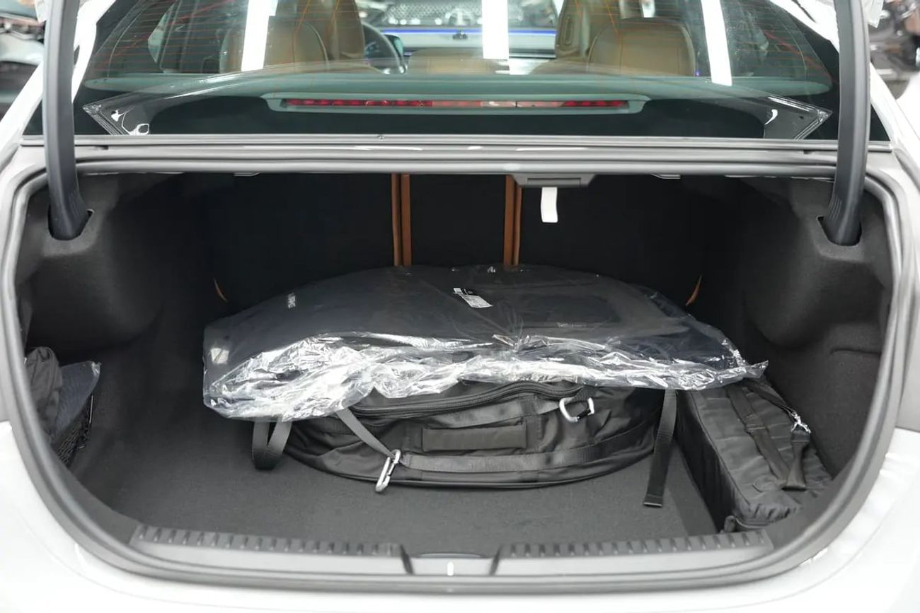 مرسيدس بنز E300 E 300 | GCC 0km | Agency Warranty | AMG Package