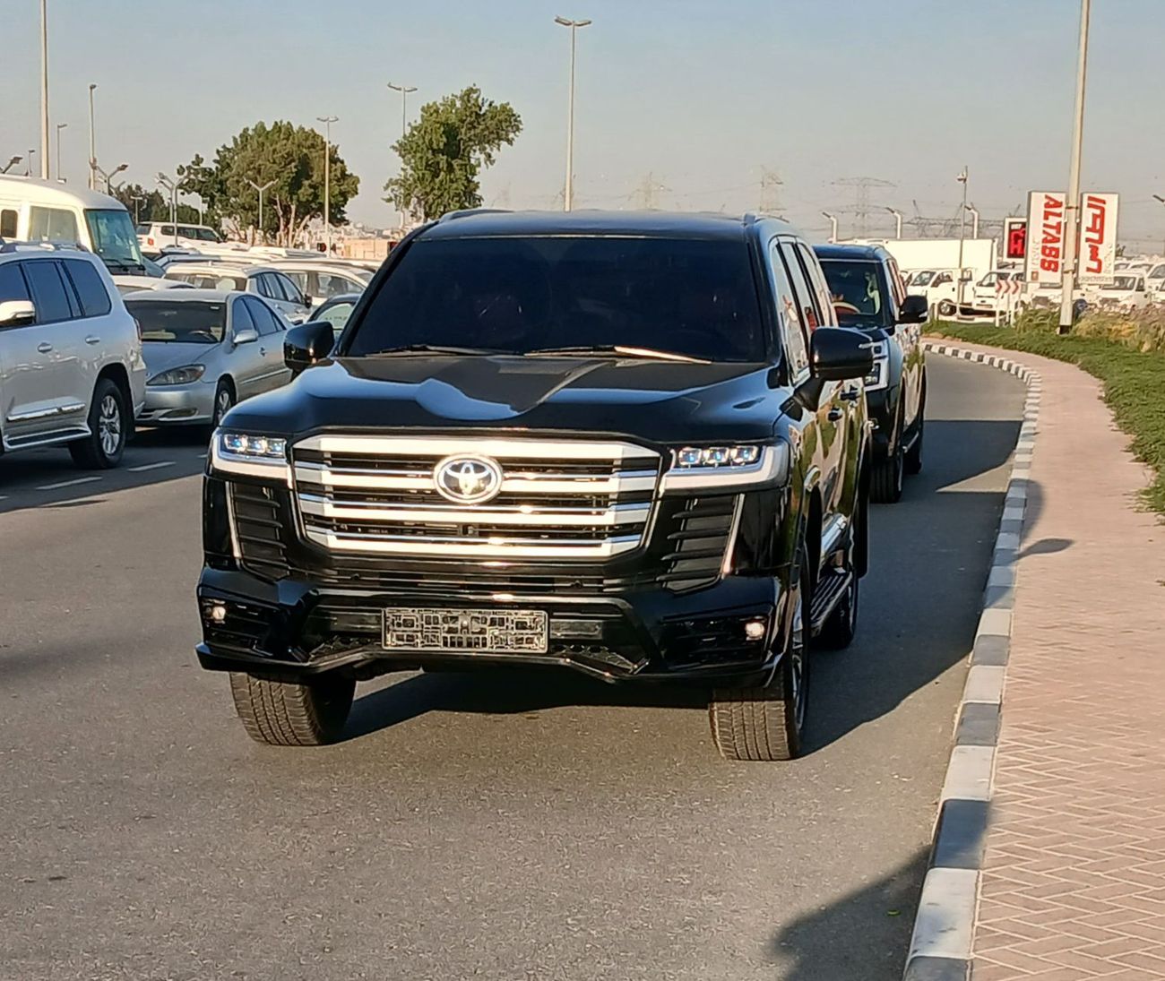 تويوتا لاند كروزر Toyota landcruise 2019Model 4.0 v6 petrol Engine Colour Black push start Transmission Automatic Inte