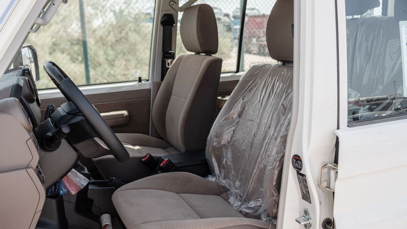 تويوتا لاند كروزر 70 2026 Toyota Land Cruiser LC76 4.0L AT Petrol (White-Brown) Mid Option