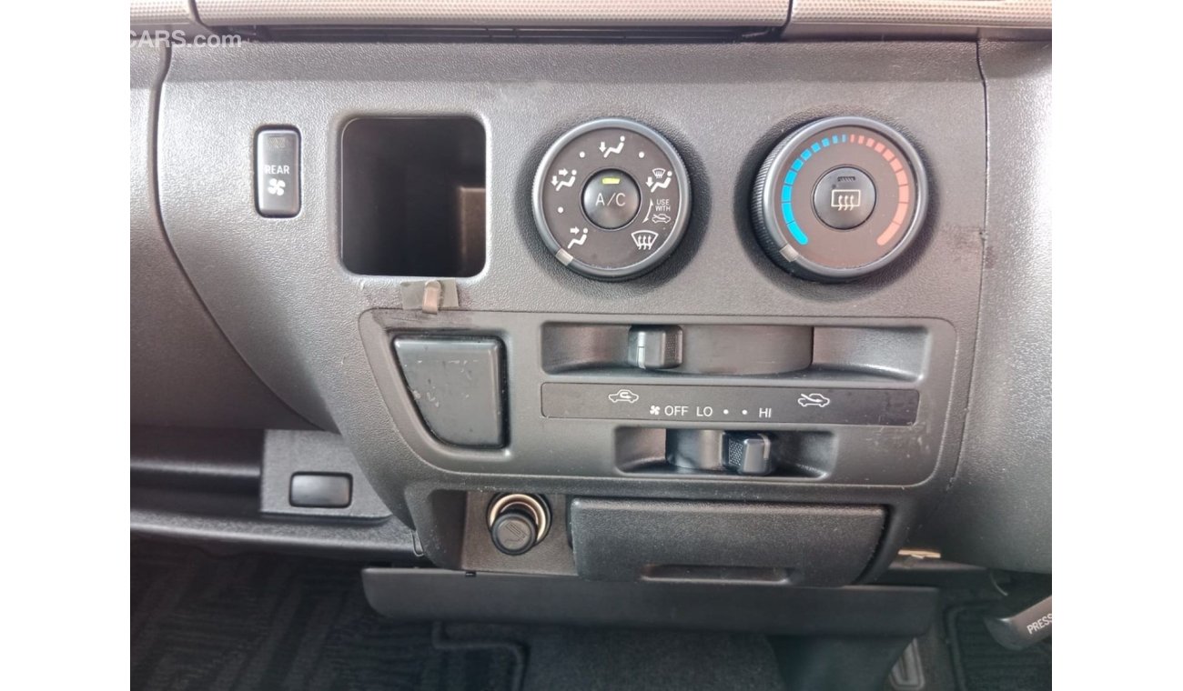 تويوتا هاياس TOYOTA HIACE VAN RIGHT HAND DRIVE (PM1611)