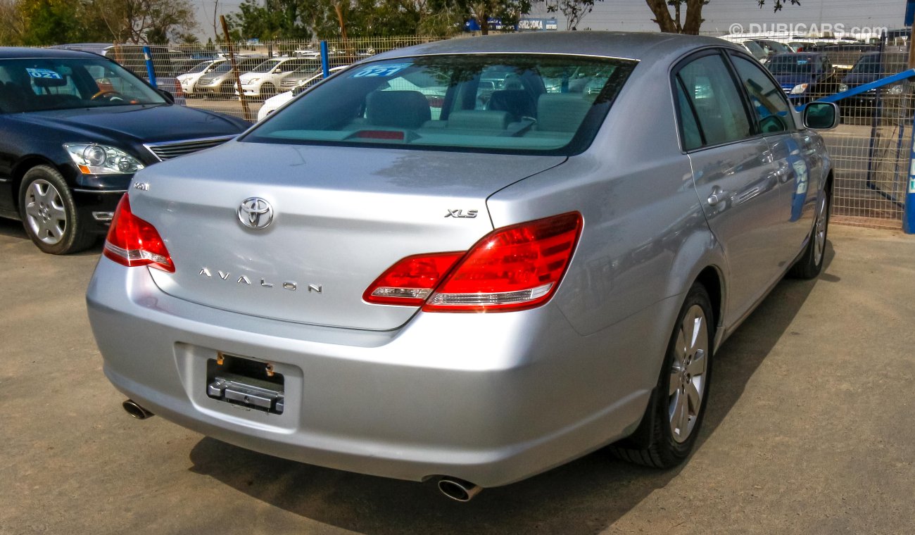 Used Toyota Avalon XLS 2007 for sale in Dubai 93320
