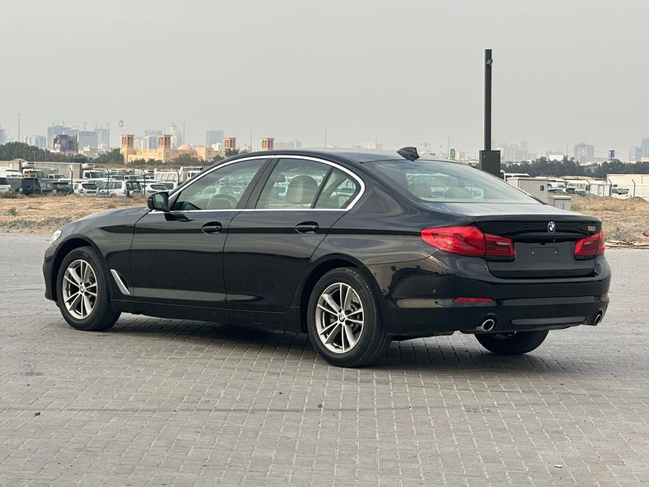 بي أم دبليو 520i