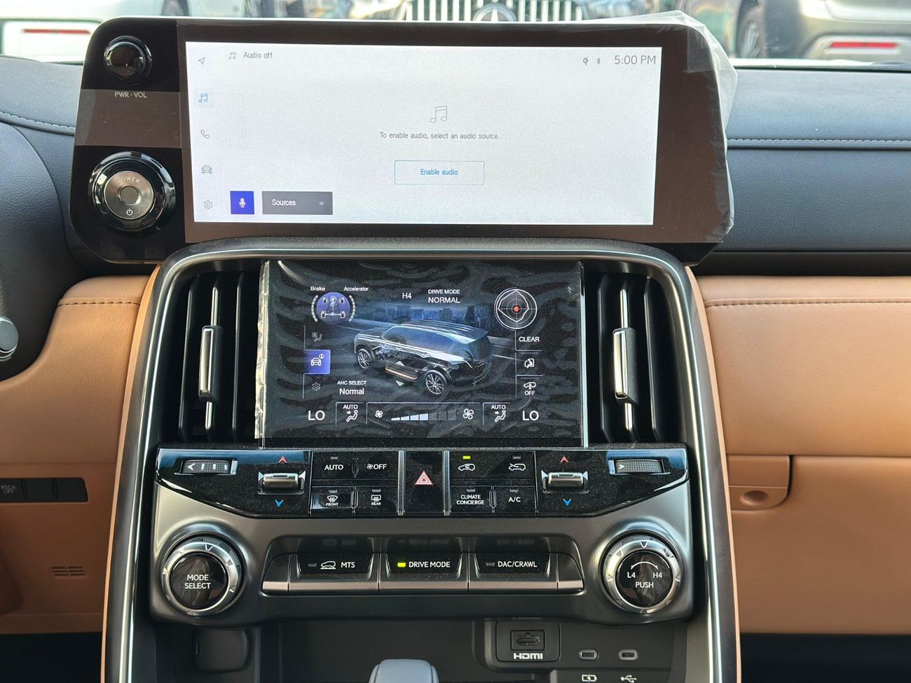 لكزس LX 700h LX700h Signature 2025 10 speakers & 22 Alloy wheels