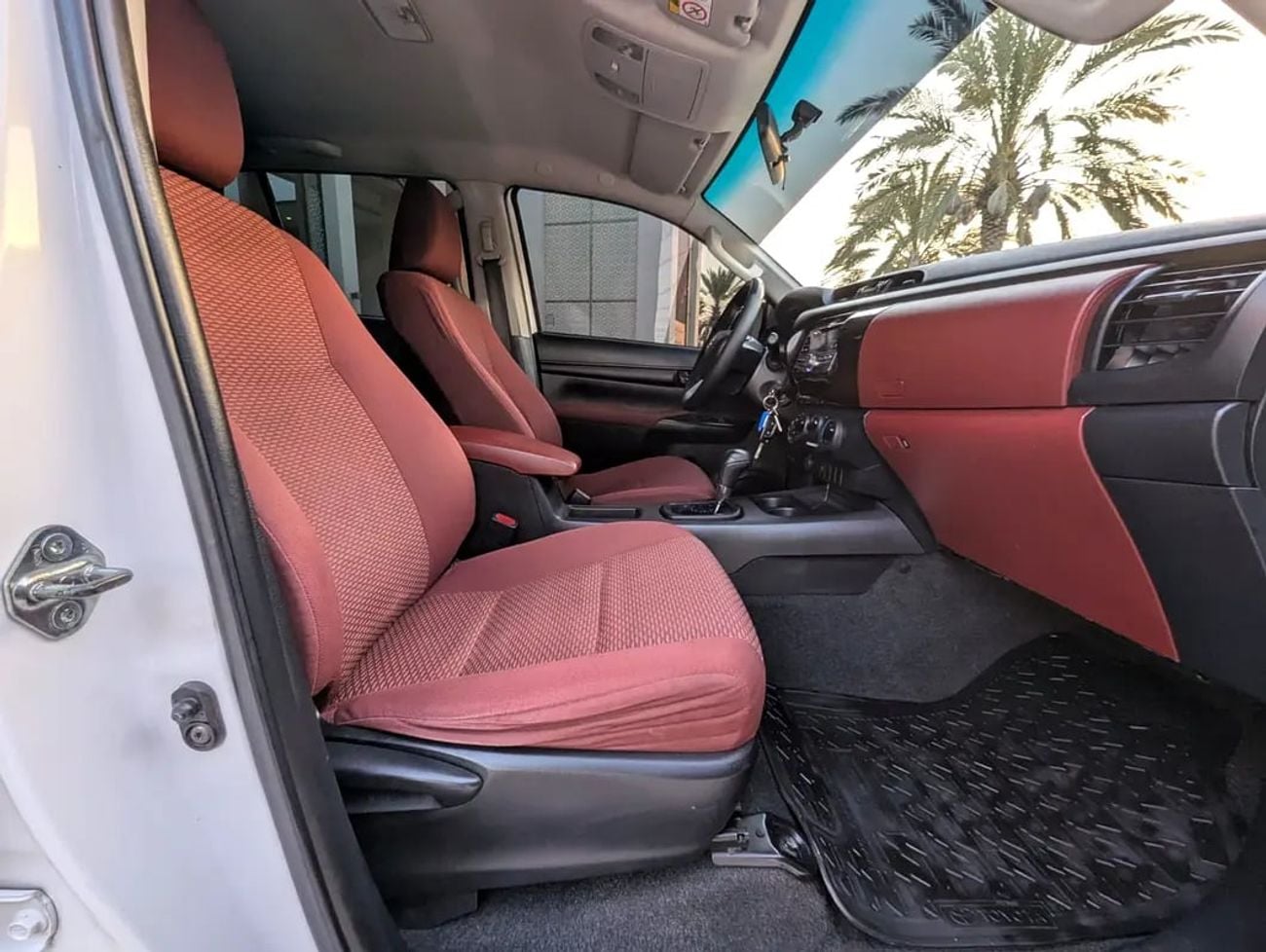 Toyota Hilux GCC Specs | 2.4L Diesel | 4x4 | Excellent Condition