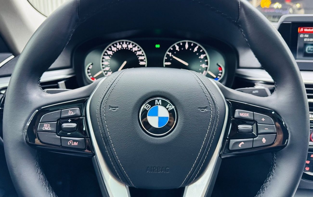 بي أم دبليو 520i Std 2.0L