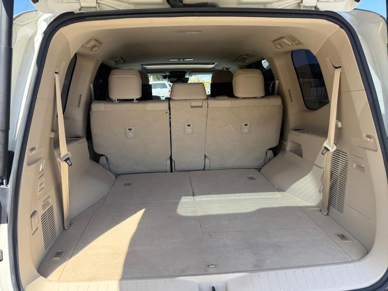 Toyota Land Cruiser DIESEL 3.3 LITER ,RIGHT HAND SAHARA ,BEIGE INTERIOR