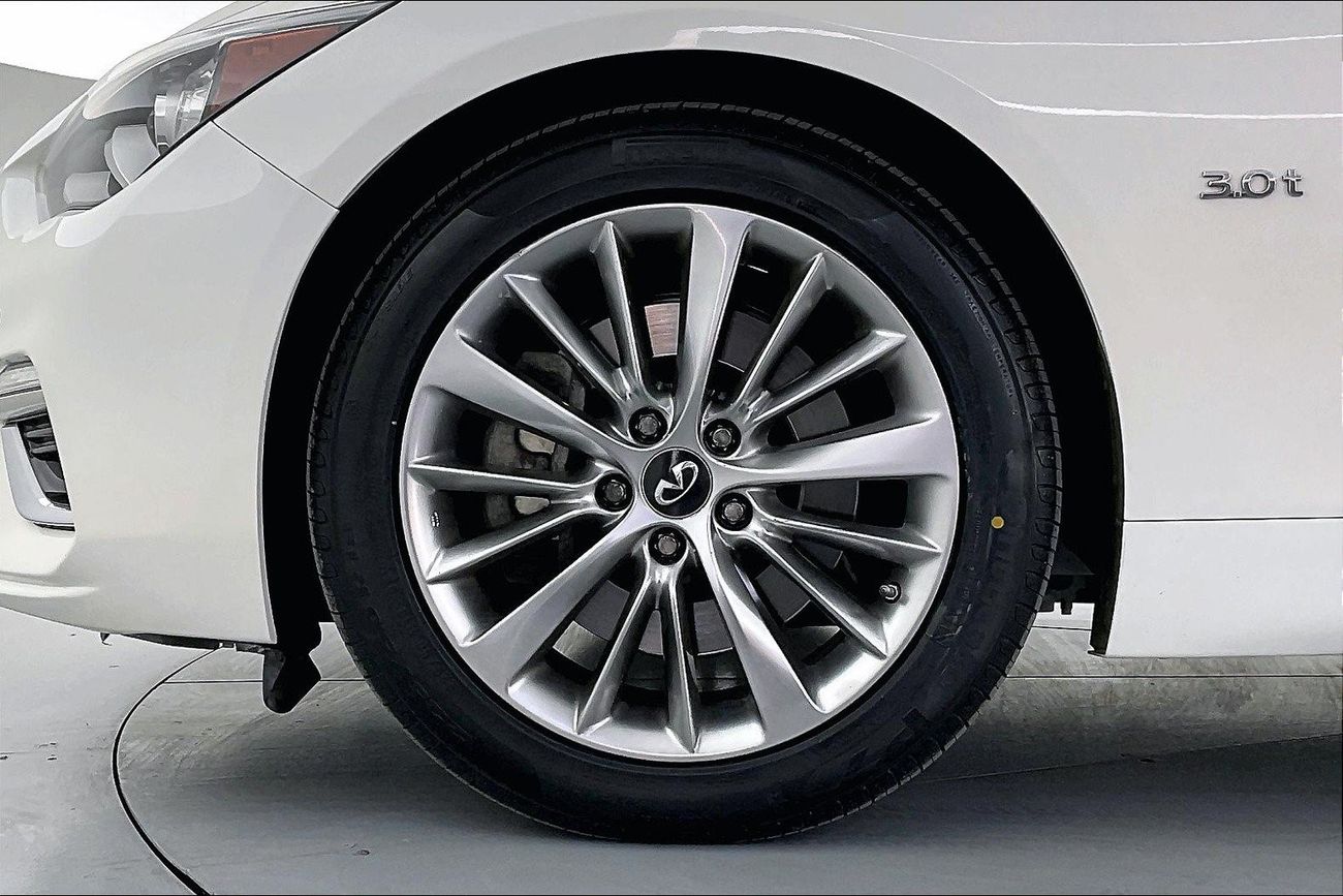 Infiniti Q50 Premium / Luxe