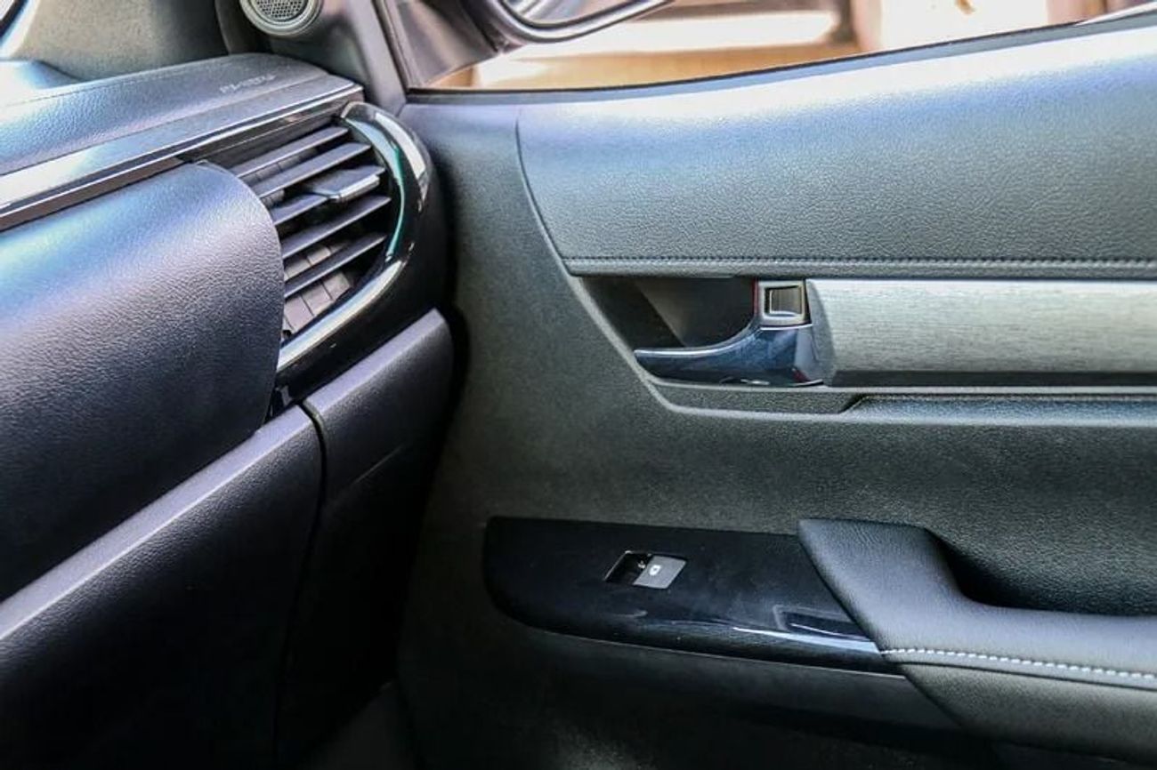 تويوتا هيلوكس 2025 Toyota Hilux Adventure (with Roll-Bar) 4.0L V6 Petrol A/T 4WD Export Only