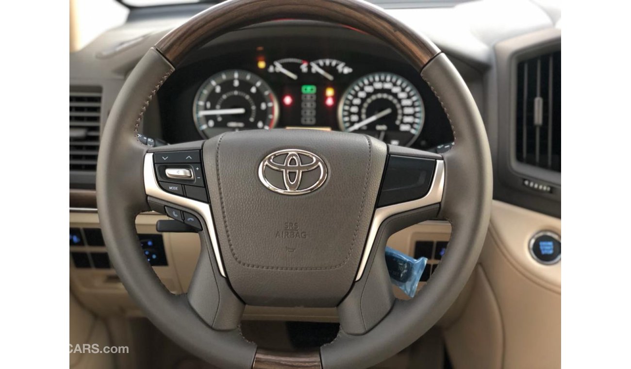 Toyota Land Cruiser GXR V8 Diesel, 17'' Tyre, DVD, Bluetooth, Rear Camera, Rear AC, Cool Box, Airbag,  (CODE # TLCW2020)